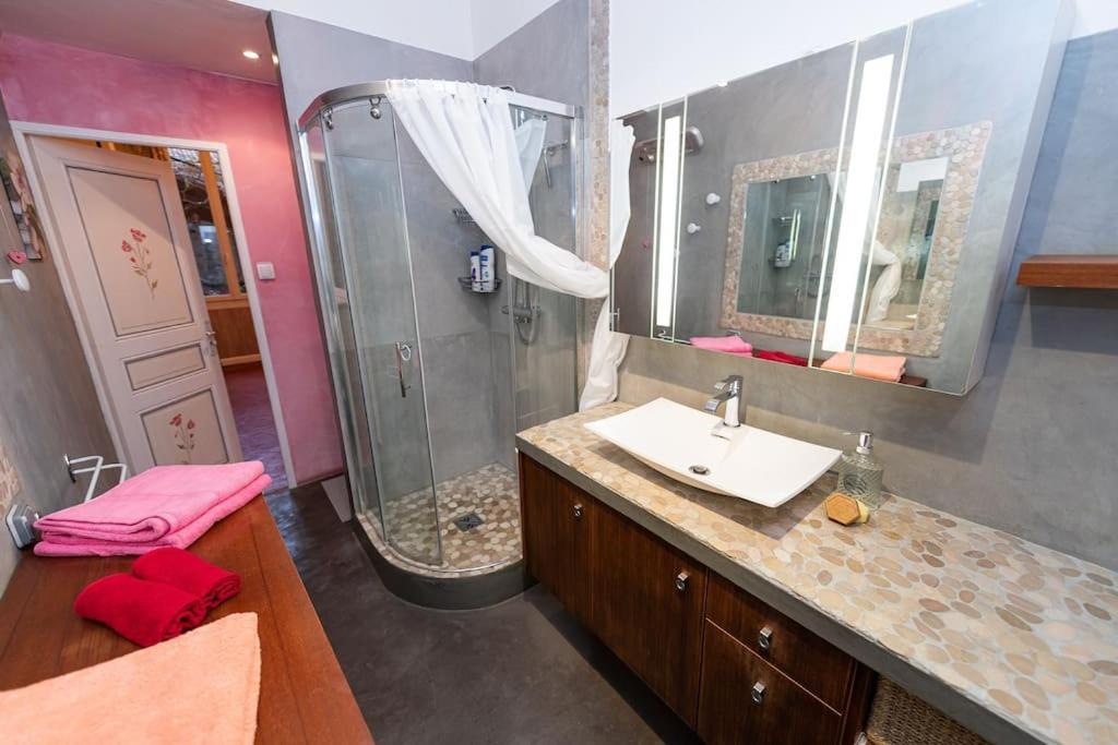 Anna-Maria : Grand Appartement 10 Personnes+Parking Prive -Actif+ Location- Marseille Extérieur photo