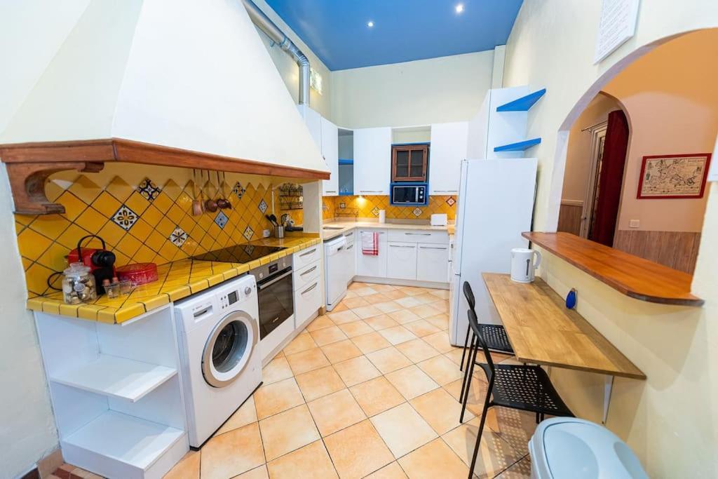 Anna-Maria : Grand Appartement 10 Personnes+Parking Prive -Actif+ Location- Marseille Extérieur photo