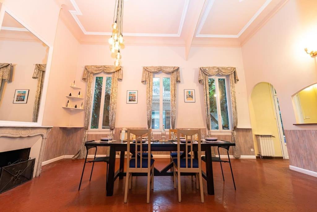 Anna-Maria : Grand Appartement 10 Personnes+Parking Prive -Actif+ Location- Marseille Extérieur photo