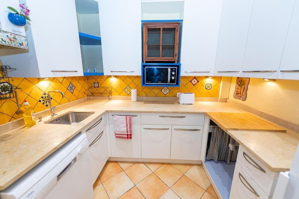 Anna-Maria : Grand Appartement 10 Personnes+Parking Prive -Actif+ Location- Marseille Extérieur photo